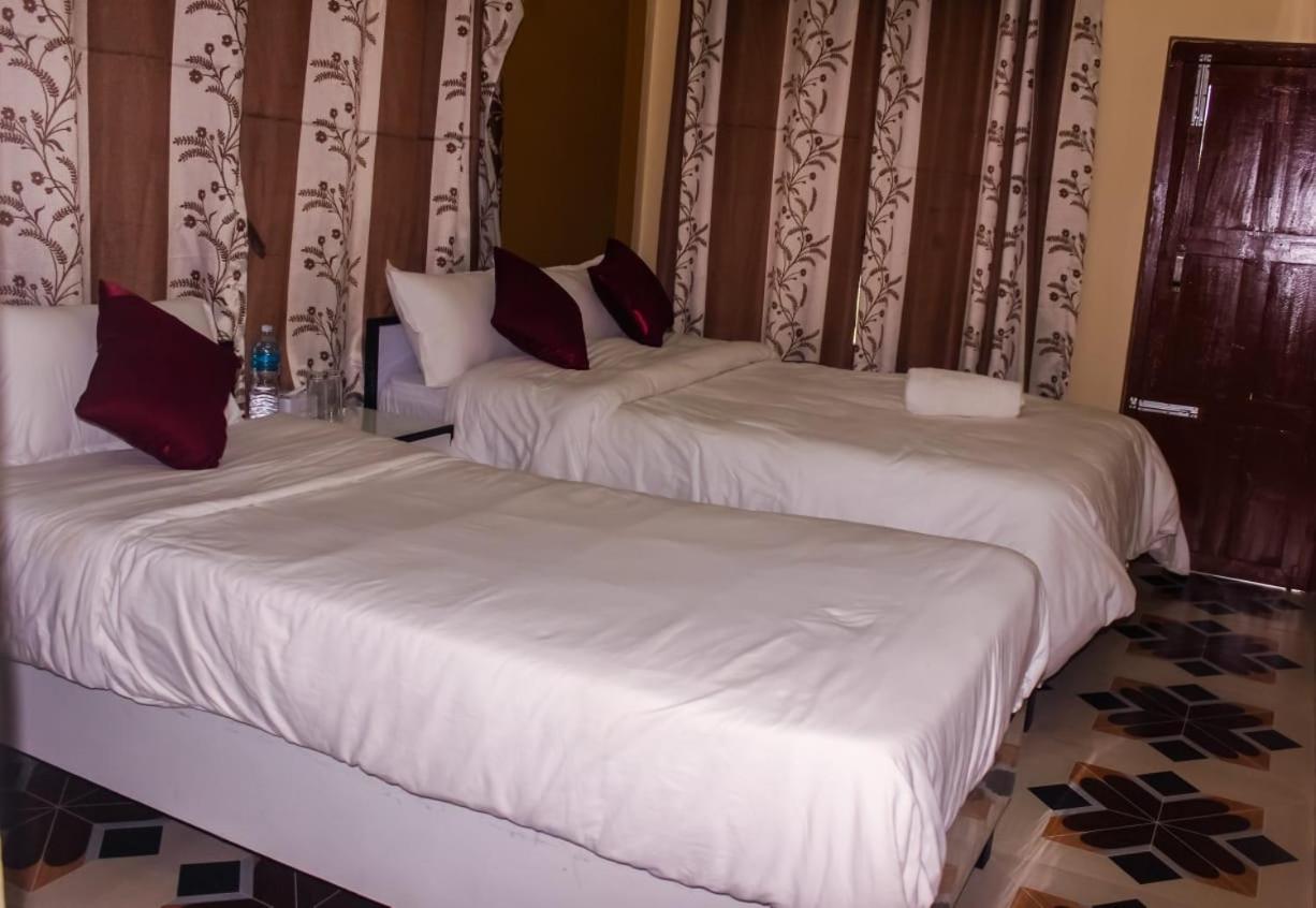 Hotel Flycatcher Chitwan- A Jungle Safari Home Sauraha Exterior foto