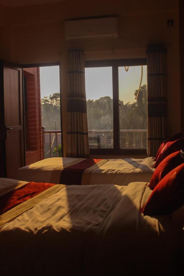 Hotel Flycatcher Chitwan- A Jungle Safari Home Sauraha Exterior foto