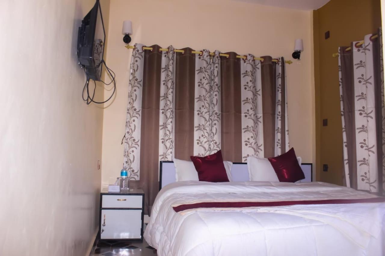 Hotel Flycatcher Chitwan- A Jungle Safari Home Sauraha Exterior foto