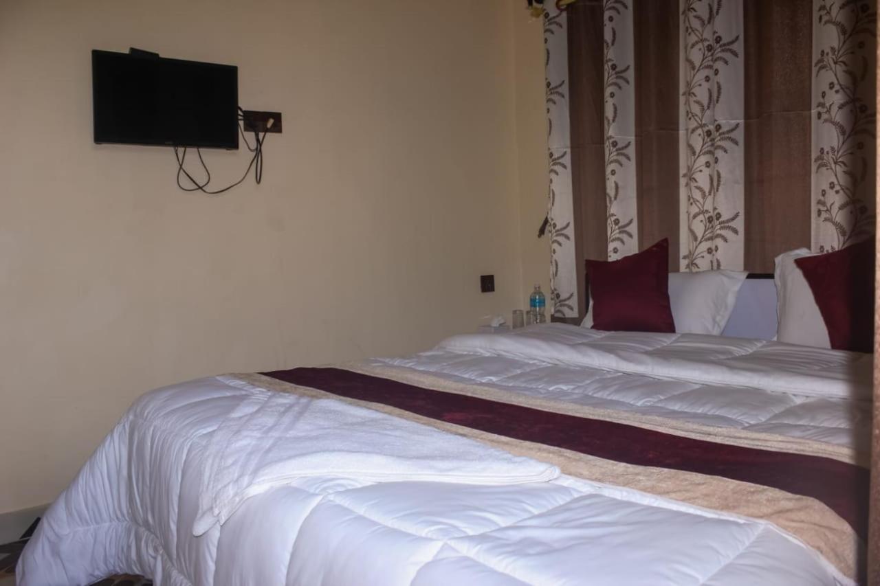 Hotel Flycatcher Chitwan- A Jungle Safari Home Sauraha Exterior foto