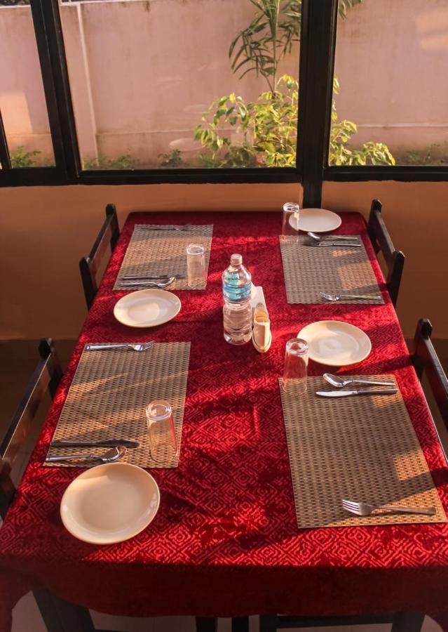Hotel Flycatcher Chitwan- A Jungle Safari Home Sauraha Exterior foto