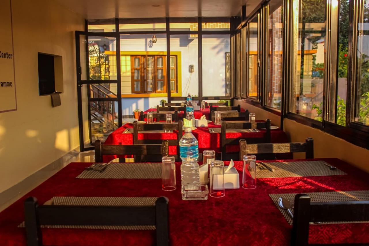 Hotel Flycatcher Chitwan- A Jungle Safari Home Sauraha Exterior foto