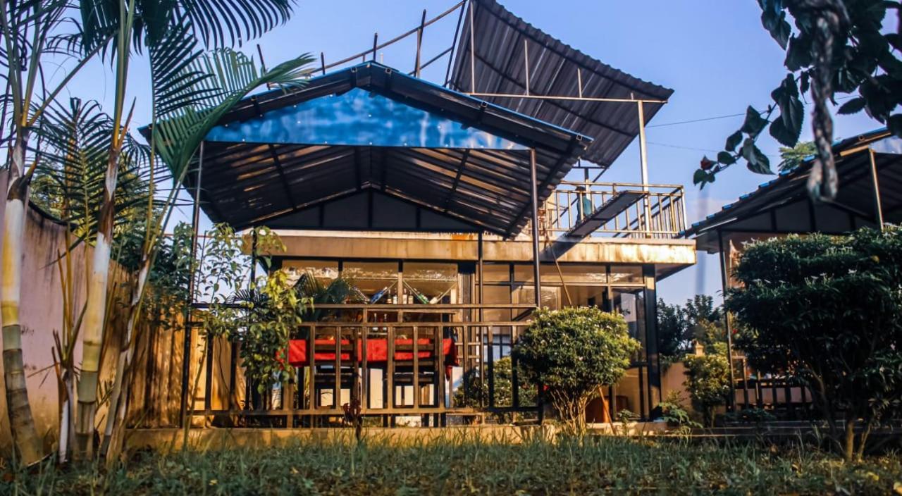 Hotel Flycatcher Chitwan- A Jungle Safari Home Sauraha Exterior foto