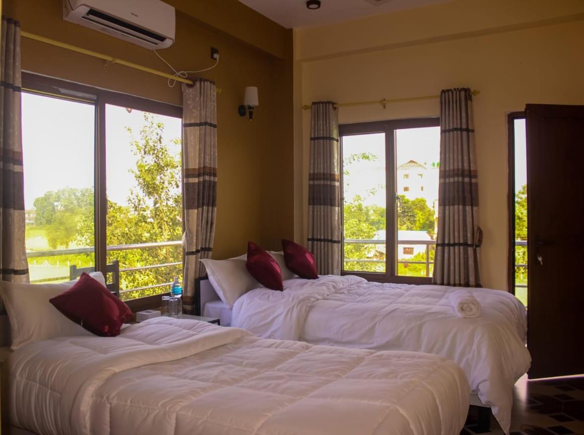 Hotel Flycatcher Chitwan- A Jungle Safari Home Sauraha Exterior foto