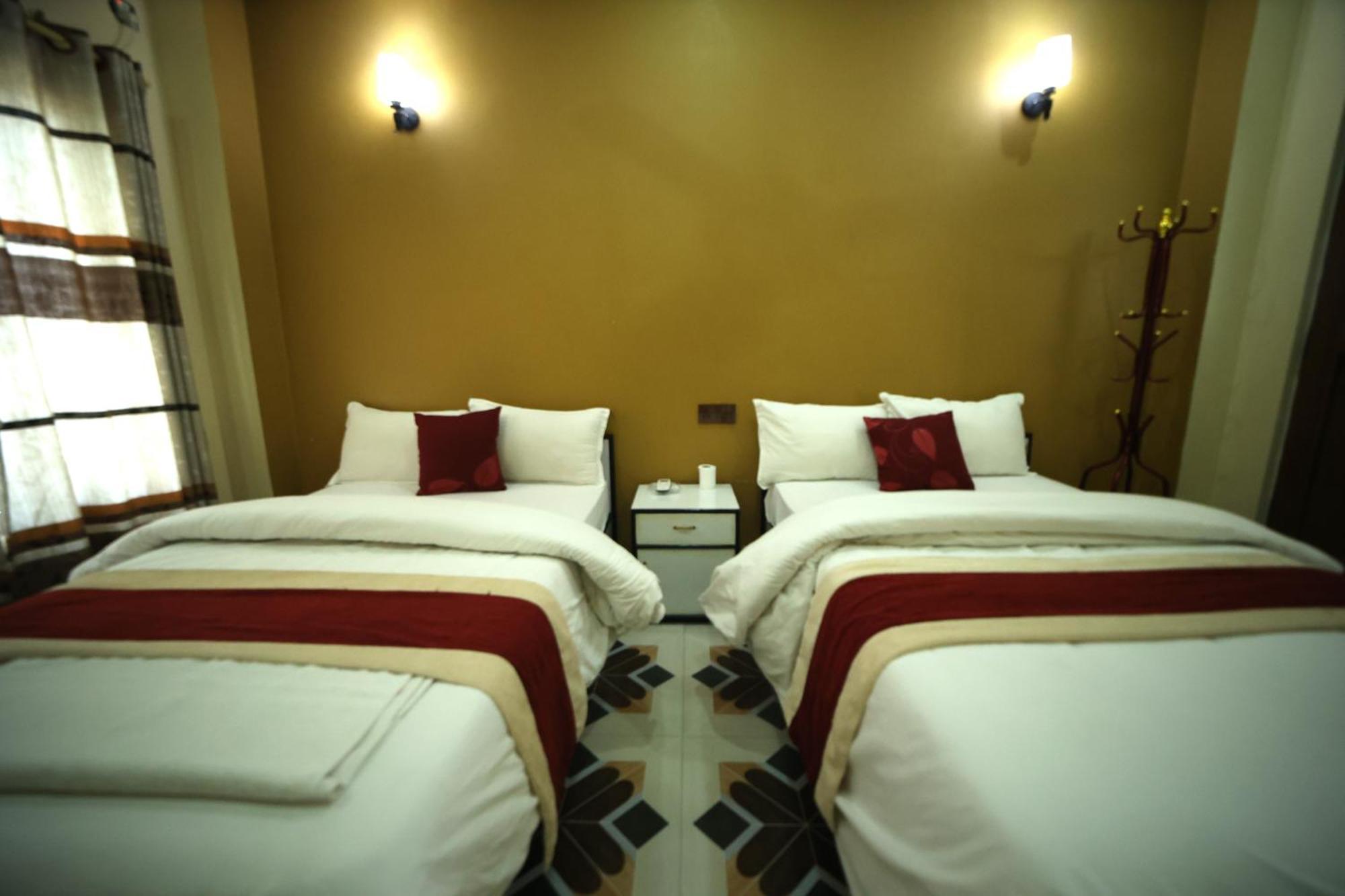Hotel Flycatcher Chitwan- A Jungle Safari Home Sauraha Exterior foto