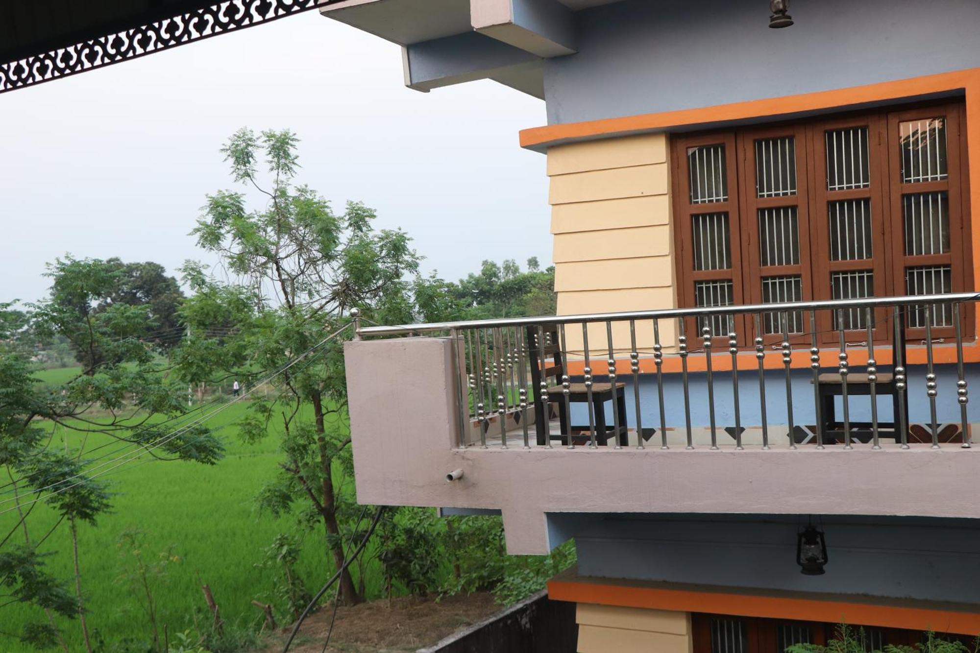 Hotel Flycatcher Chitwan- A Jungle Safari Home Sauraha Exterior foto