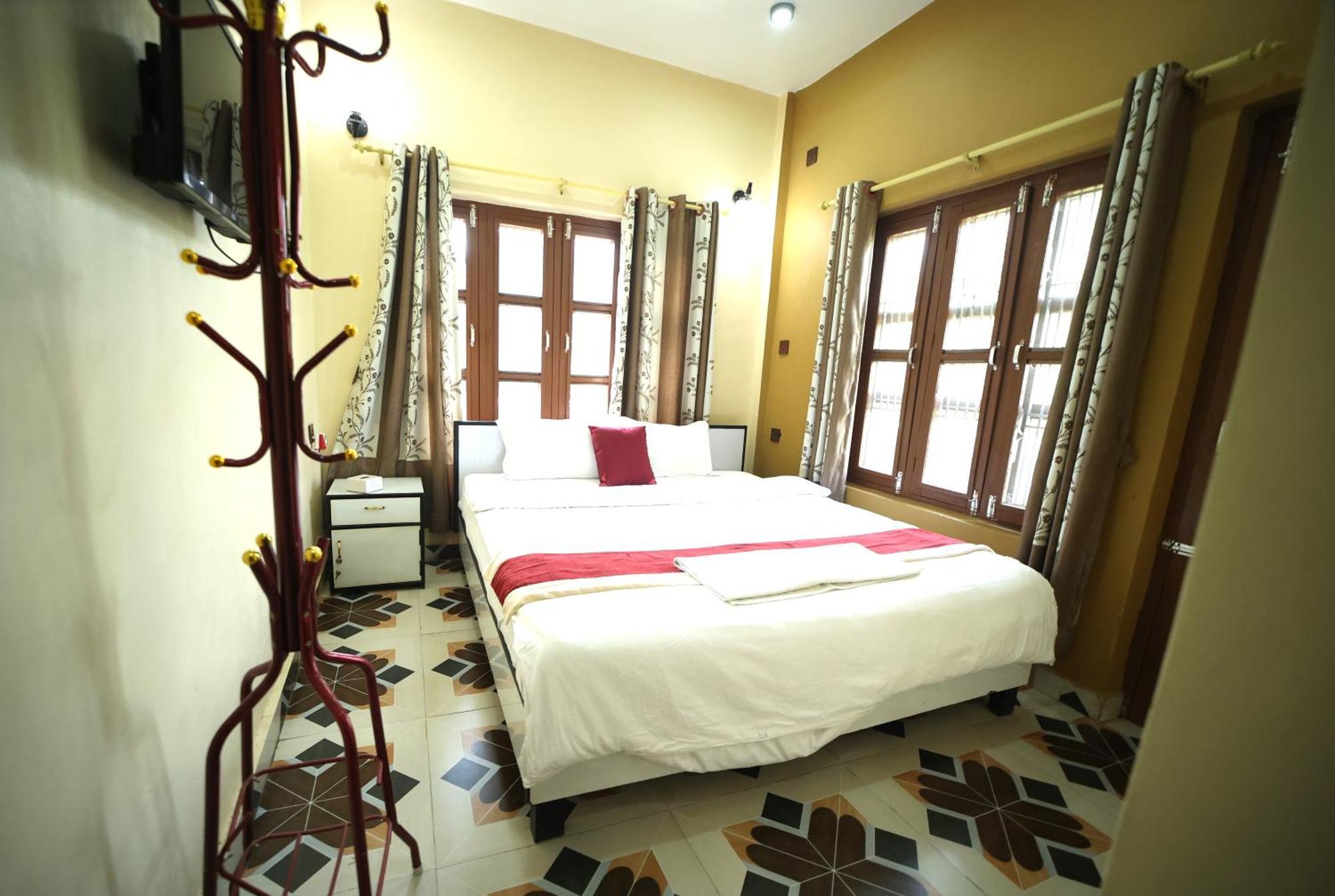 Hotel Flycatcher Chitwan- A Jungle Safari Home Sauraha Exterior foto