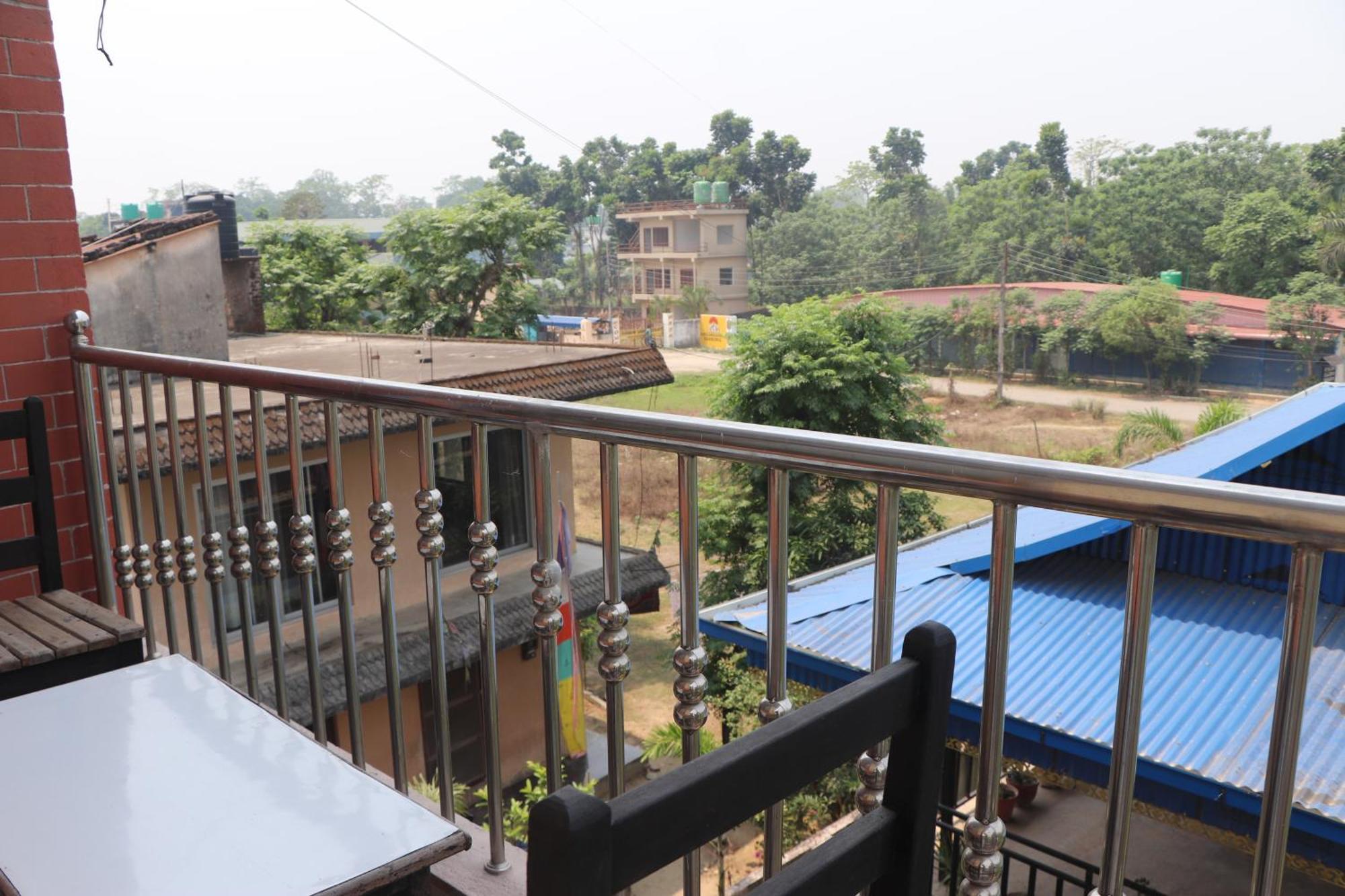Hotel Flycatcher Chitwan- A Jungle Safari Home Sauraha Exterior foto