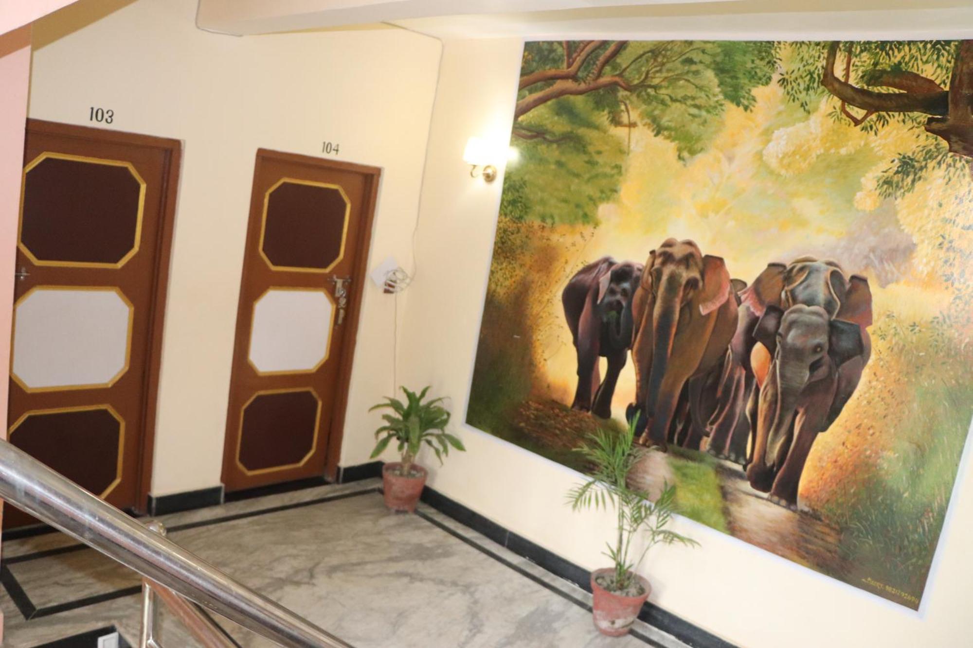 Hotel Flycatcher Chitwan- A Jungle Safari Home Sauraha Exterior foto