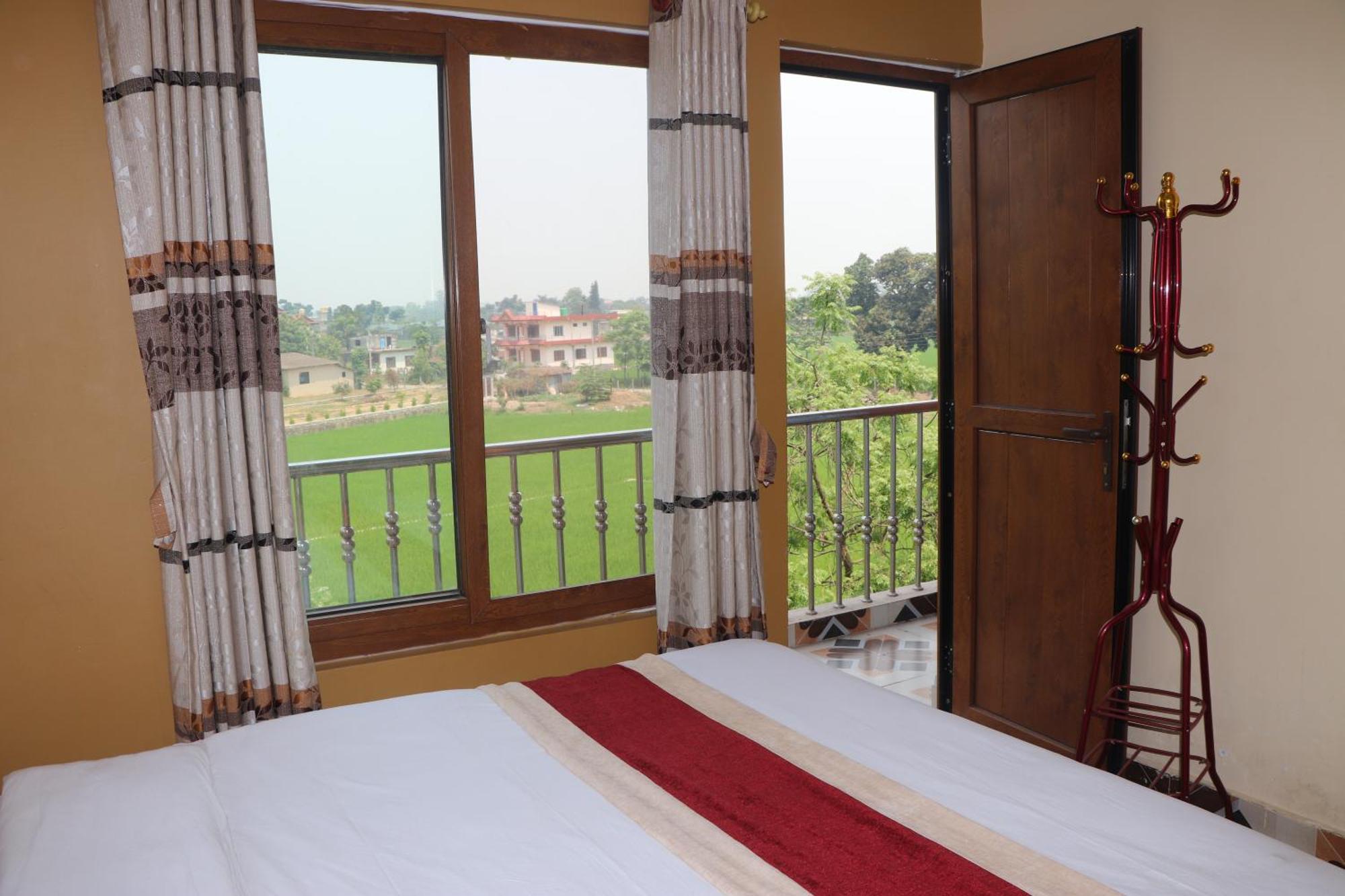Hotel Flycatcher Chitwan- A Jungle Safari Home Sauraha Exterior foto