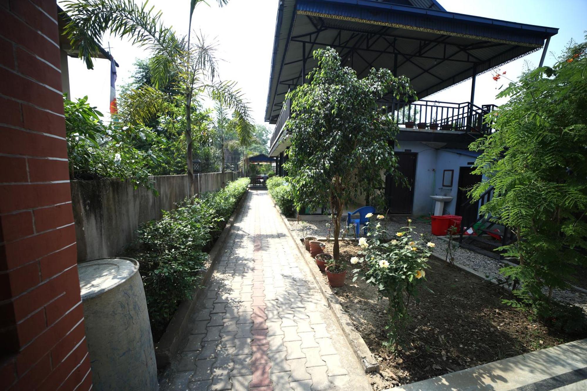 Hotel Flycatcher Chitwan- A Jungle Safari Home Sauraha Exterior foto