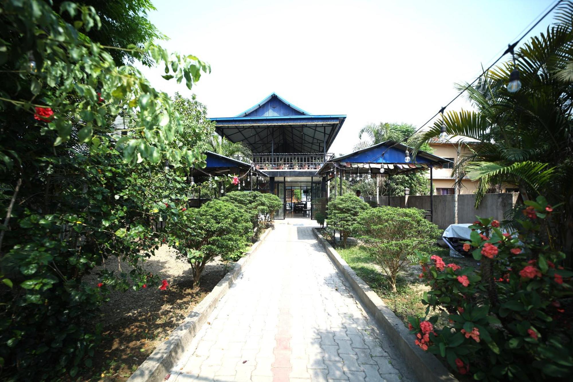 Hotel Flycatcher Chitwan- A Jungle Safari Home Sauraha Exterior foto