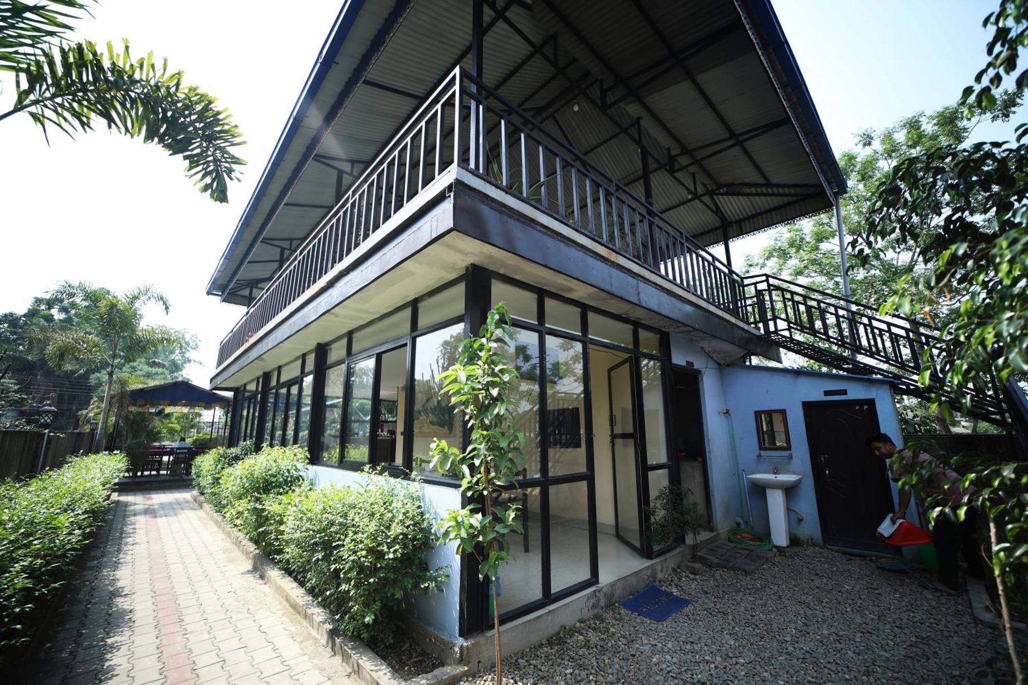 Hotel Flycatcher Chitwan- A Jungle Safari Home Sauraha Exterior foto