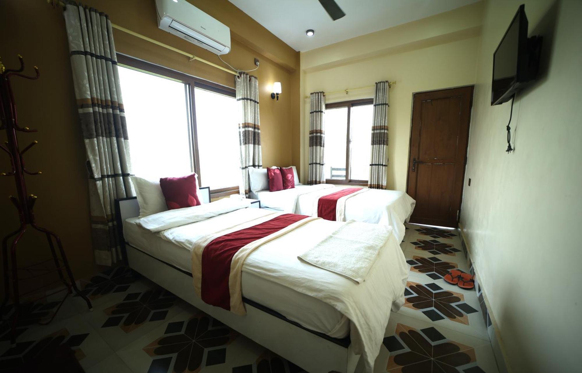 Hotel Flycatcher Chitwan- A Jungle Safari Home Sauraha Exterior foto