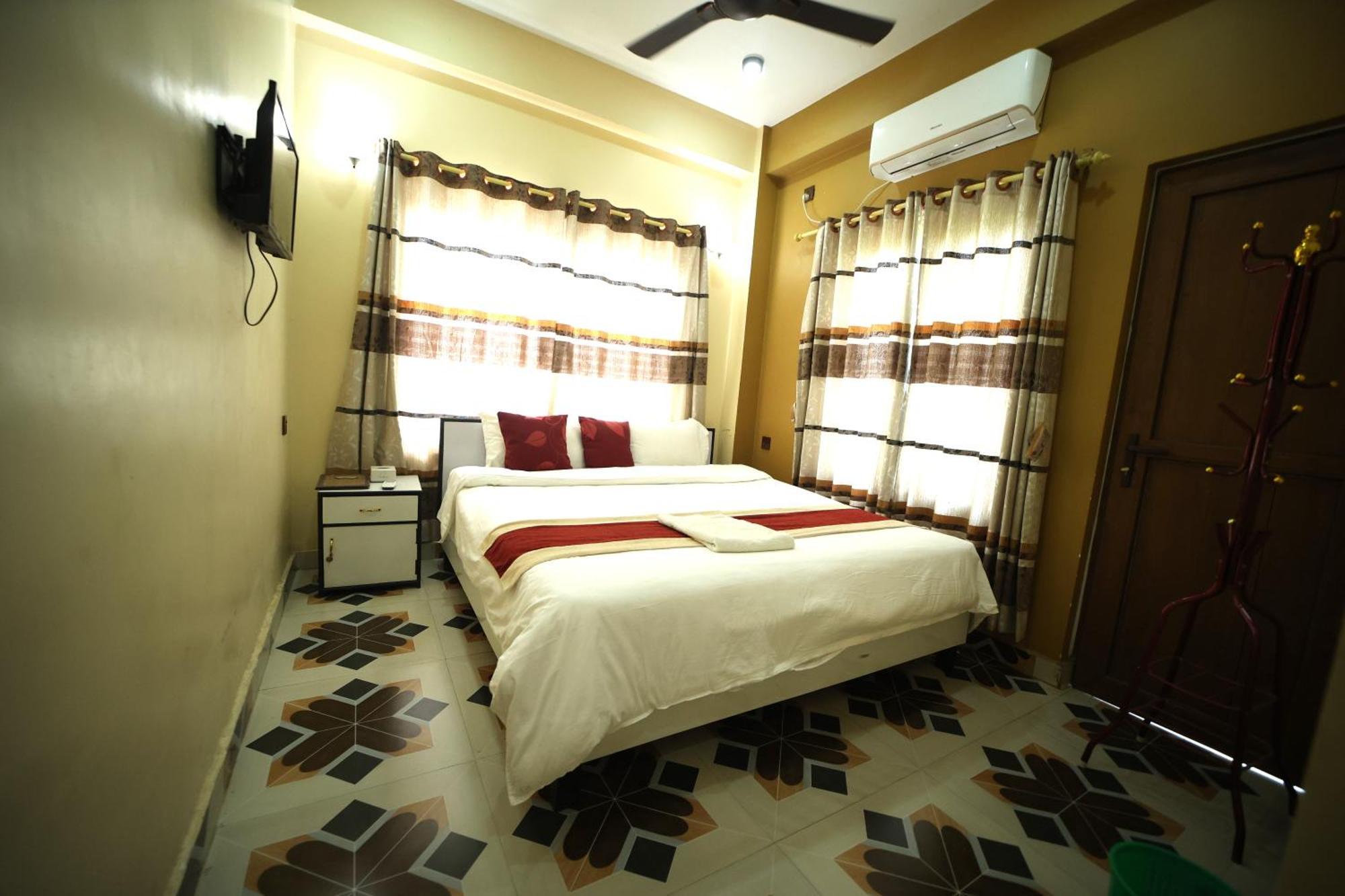 Hotel Flycatcher Chitwan- A Jungle Safari Home Sauraha Exterior foto