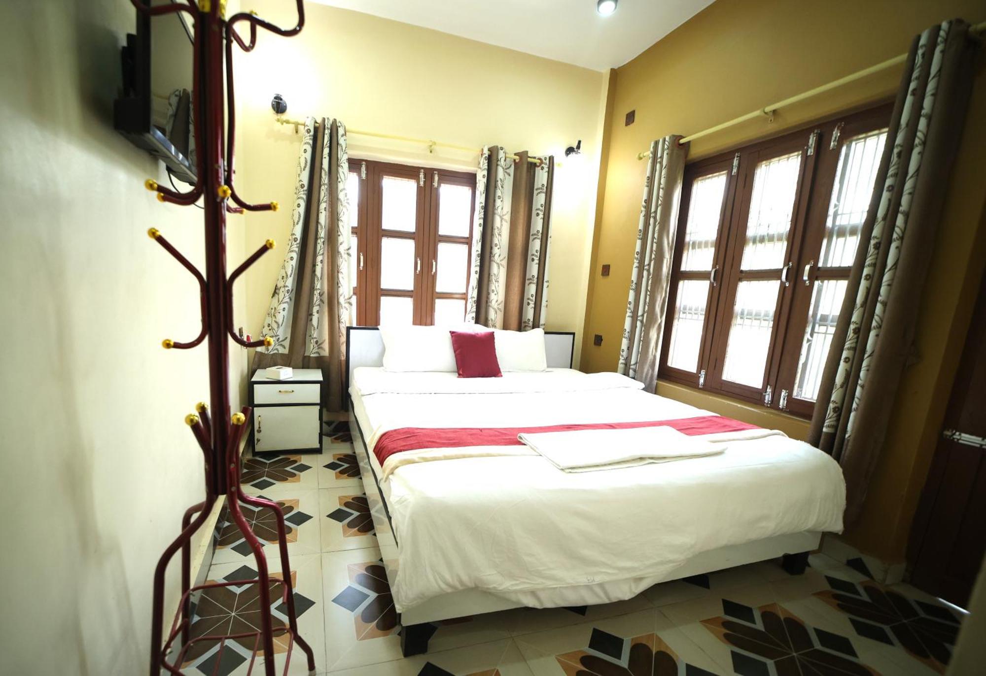 Hotel Flycatcher Chitwan- A Jungle Safari Home Sauraha Exterior foto