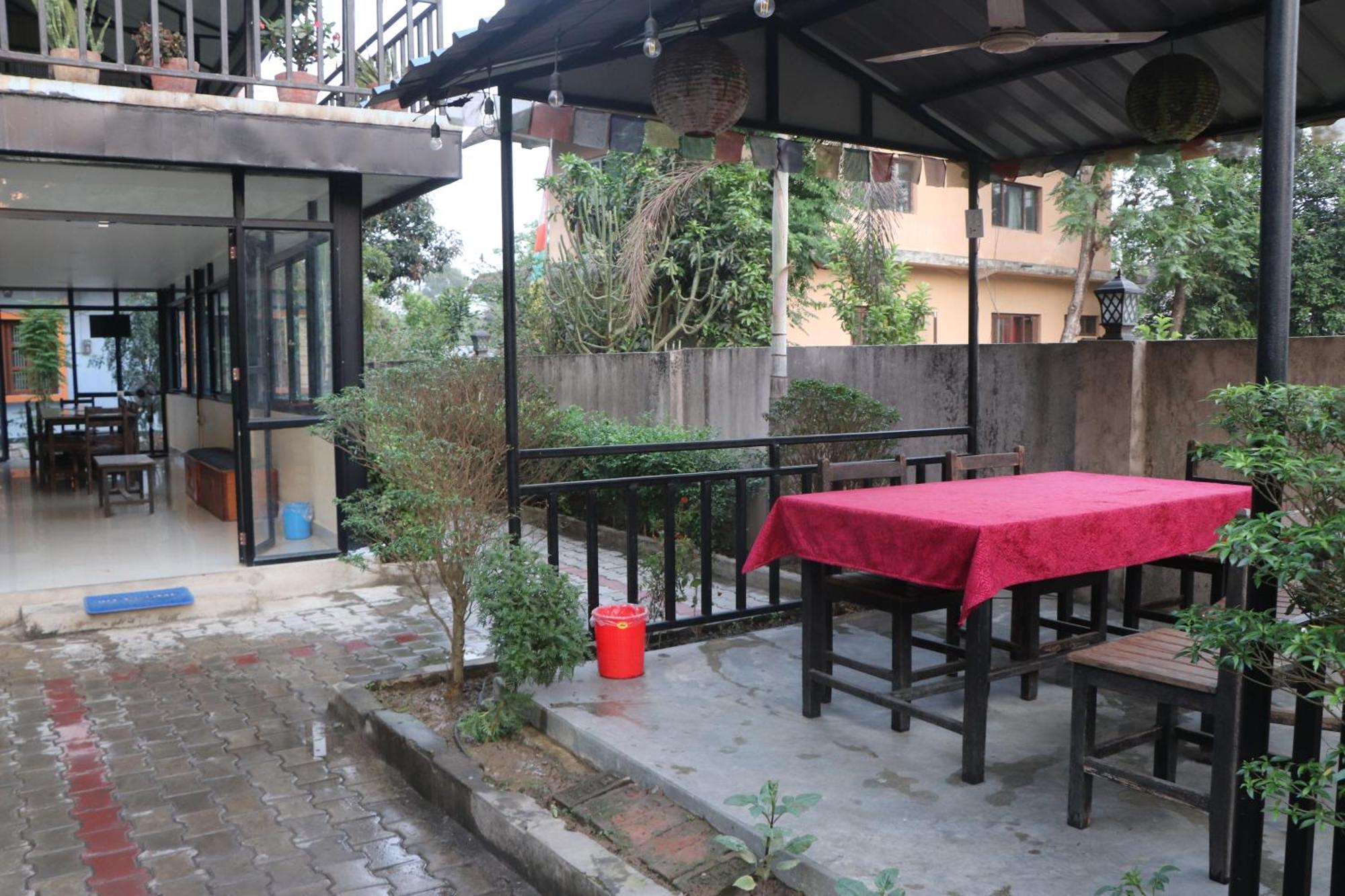Hotel Flycatcher Chitwan- A Jungle Safari Home Sauraha Exterior foto