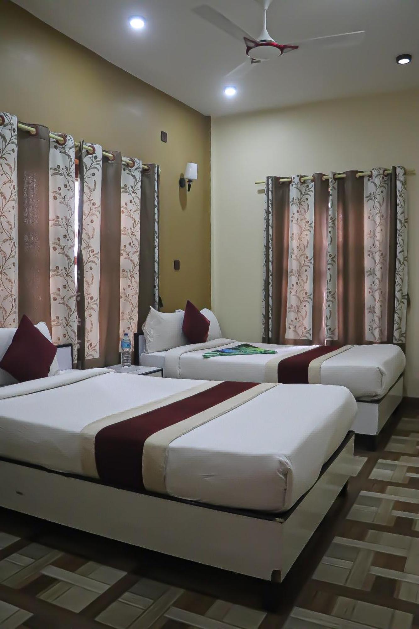 Hotel Flycatcher Chitwan- A Jungle Safari Home Sauraha Exterior foto